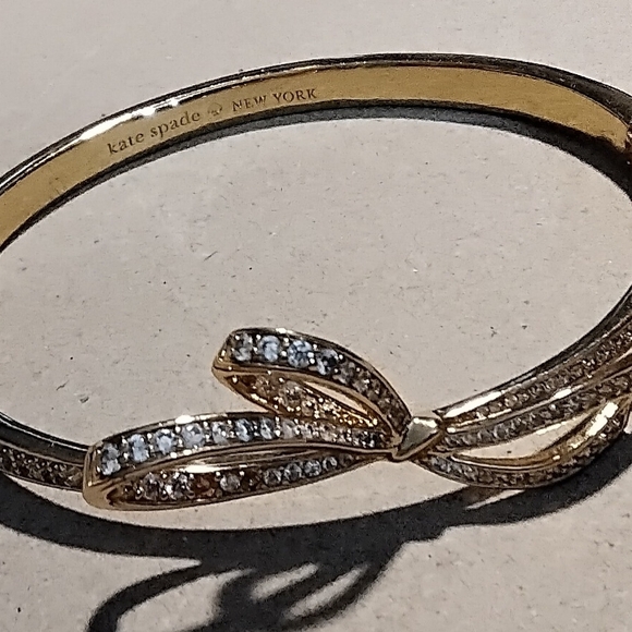Kate Spade Gold Bow Bangle - Picture 1 of 1